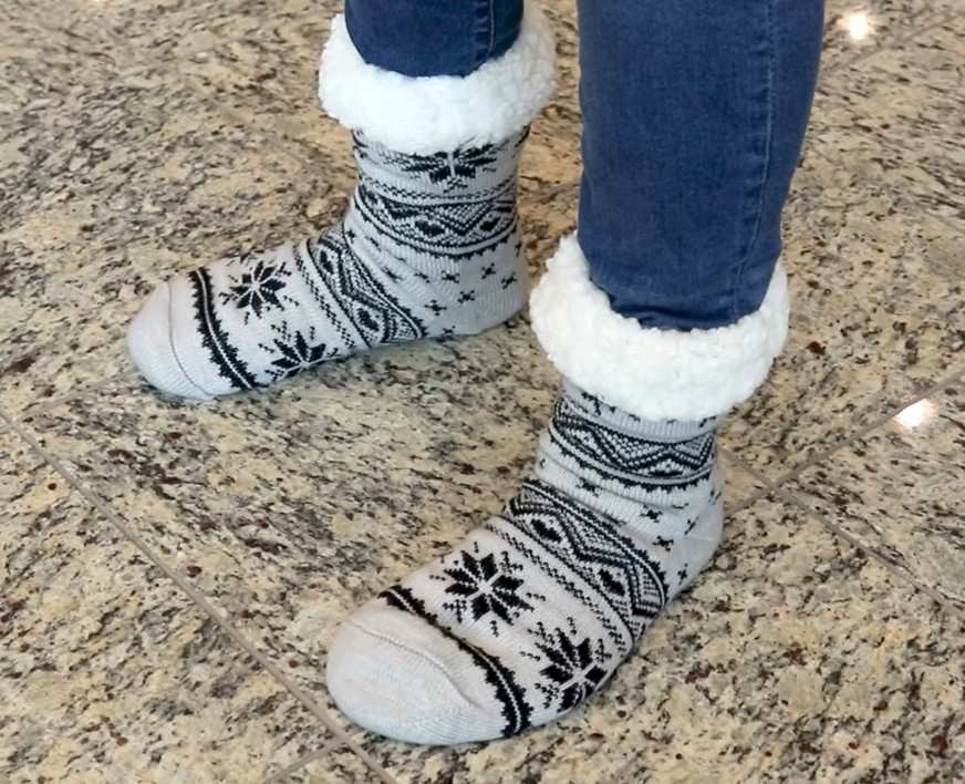 Slipper socks with grippers